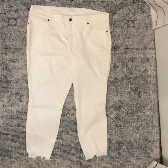 white raw edge jeans